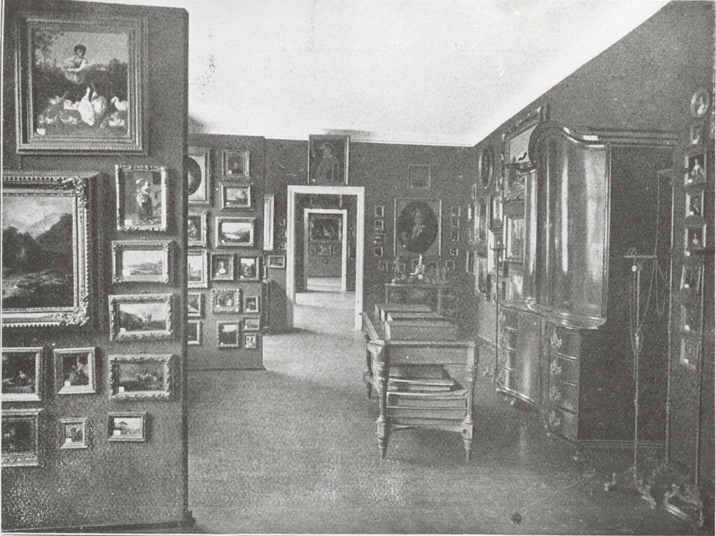 Blick in die Ausstellungsräume der Städtischen Kunstsammlung, Palaisstraße 2, um 1913. Abb enth. in: Neubrandenburg und Umgebung, um 1913, S. 32., Foto: Franz Neitzel, Neubrandenburg um 1913