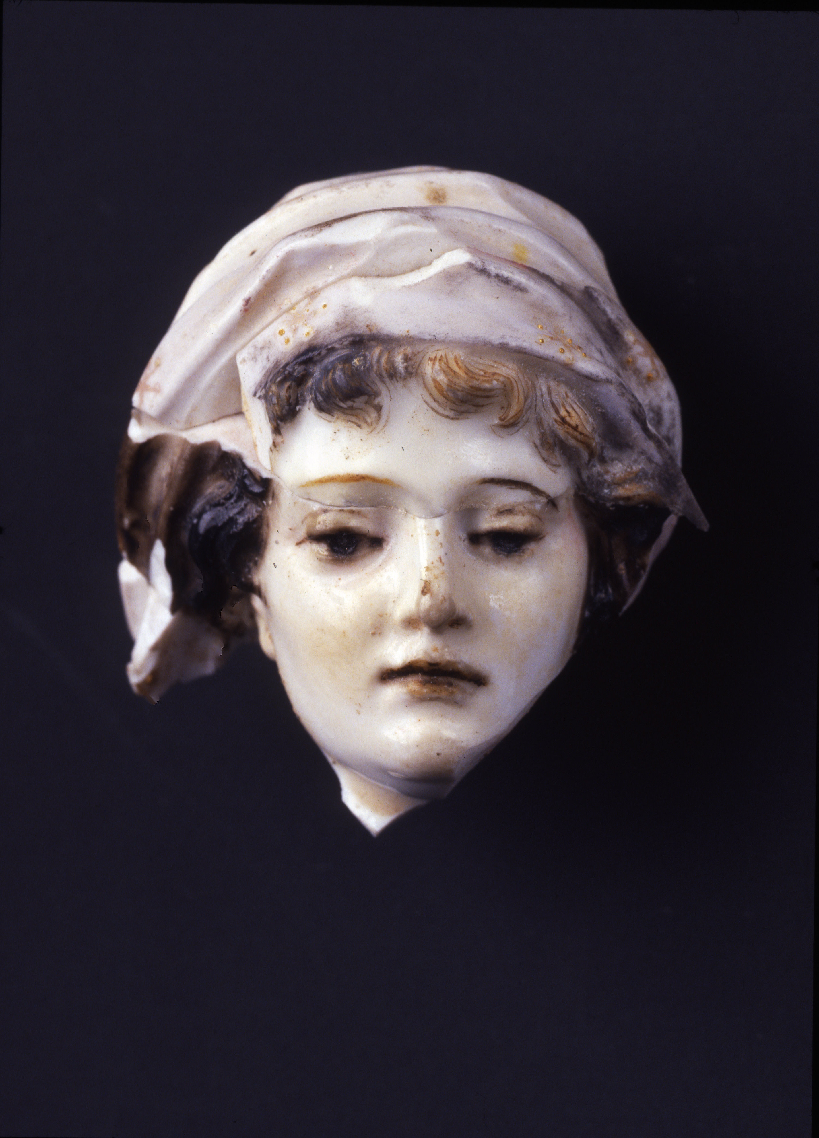 Fragment eines weiblichen Kopfes, 1890–1910. Foto: Bernd Kuhnert, Berlin 2012
